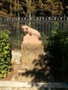 epoxidová kópia sochy psíka Tascherla od h. Bauera za mauzóleom